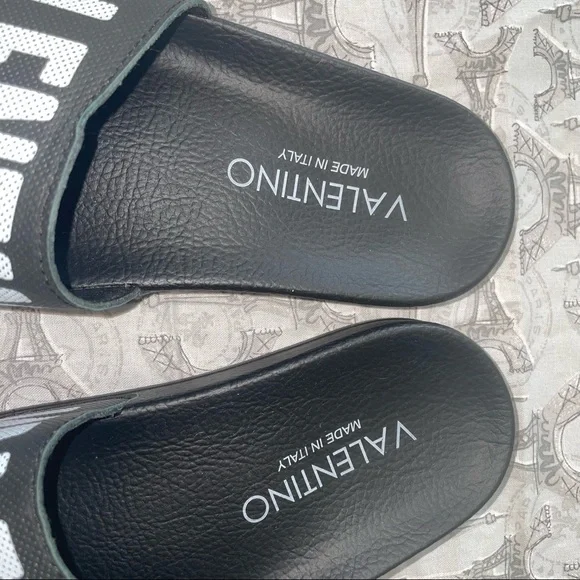 VALENTINO SLIDES ๐ - Picture 2 of 5